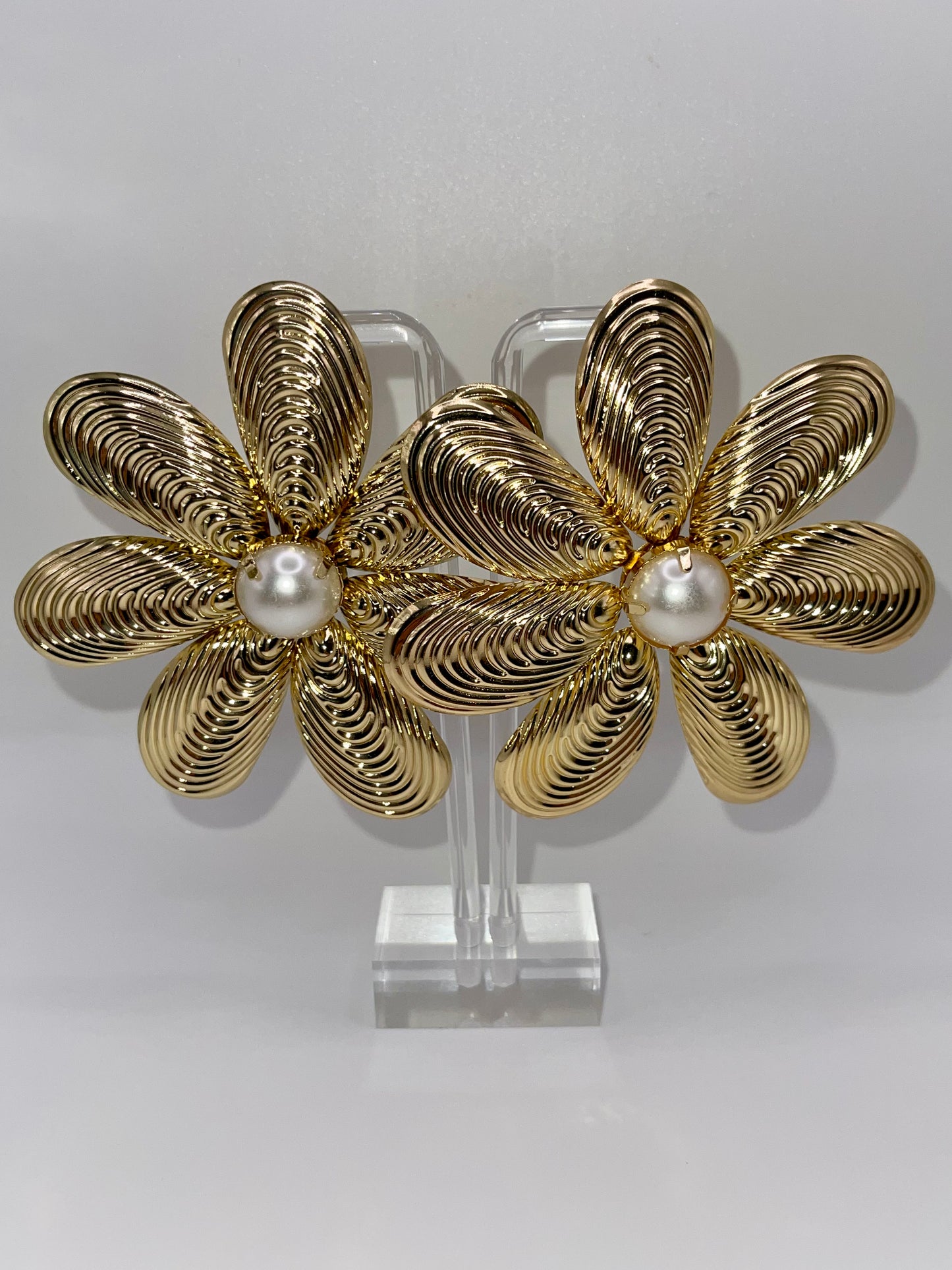 Day's Eye Flower Textured Earrings